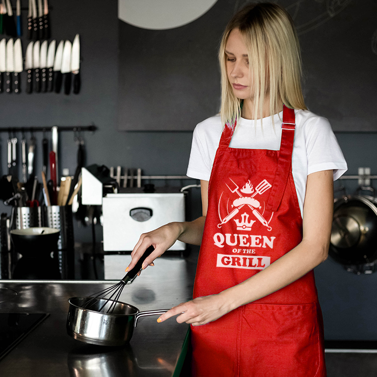 Graphic apron for women Queen of the grill